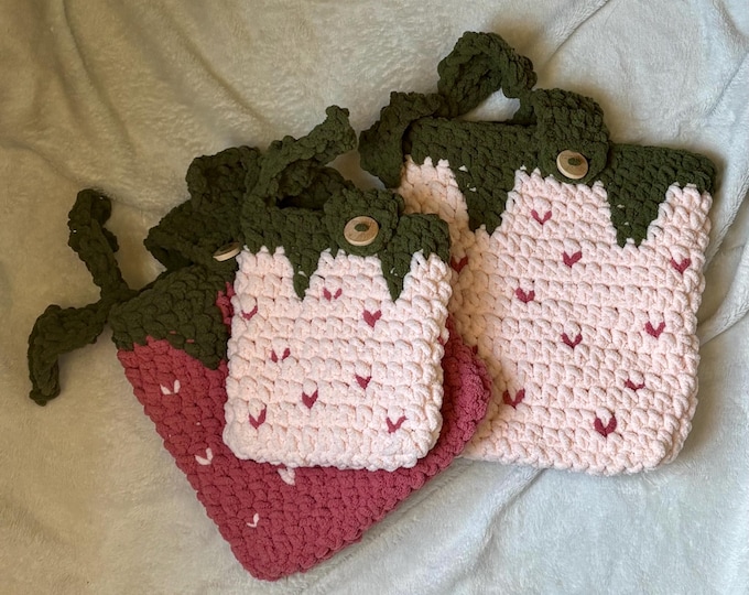 Crochet Strawberry Sleeve for Kindle Paperwhite, Book Cover Pouch | Padded Reader Accessory