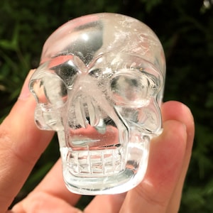 Crâne sculpté à la main en quartz clair naturel/crâne en cristal de quartz clair à double extrémité naturel/pointe de quartz en cristal/crâne en cristal blanc