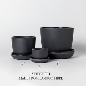 Op de afbeelding: Een set van drie zwarte plantenpotten gemaakt van bamboevezels. De potten hebben een diameter van 7,6 cm, 12,7 cm en 17,8 cm. 3-DELIGE SET - BAMBOEVEZELS