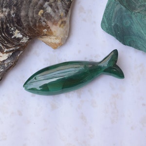Natural Malachite Fish Carved Gemstone, Loose Carved Gemstone fish for Jewellery 35x11mm, Fish Charms for Pendant, fish for Necklace, Green