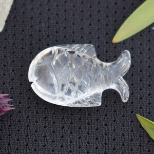 Natural Crystal Quartz Fish Carved Gemstone, Loose Carving fish for Jewellery 25x15mm, Fish Charms for Pendant, fish for Necklace, Clear.