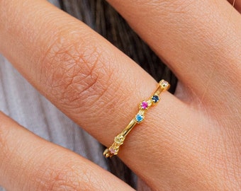 Mehrfarbiger Ring, minimalistischer Ring, zierlicher Ring, Regenbogen-Ring, Geburtsstein-Ring, stapelbarer Ring