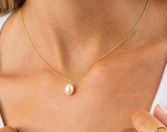 Dainty pearl necklace, Small pearl pendant, Wedding necklace, Bridesmaid necklace