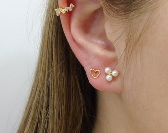 Boucle d’oreille triple perle, boucle d’oreille perle, boucles d’oreilles délicates, bijoux minimalistes, perles d’or