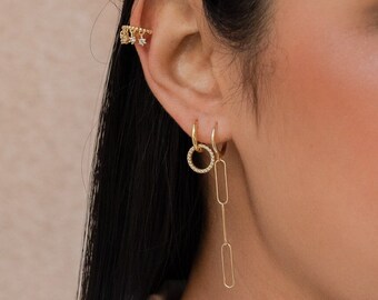 Hoop link earrings.