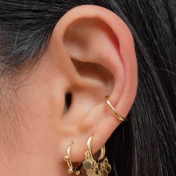 Minimalist conch hoop ear cuff earring.
