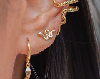 Snake stud earrings, Small earrings, Snake-shaped stud earrings, Minimalist jewelry, Serpent earrings