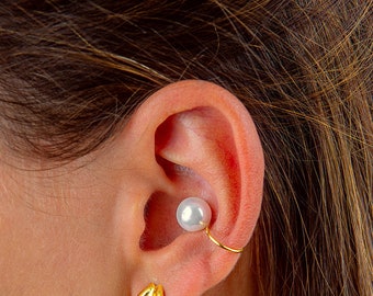 Minimalist  pearl ear cuff.