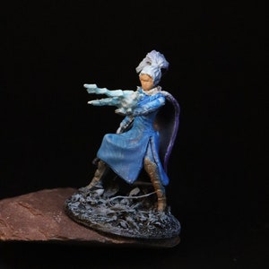 D&D Human Sorcerer, mage, wizard DnD miniature painted mini for Dungeons and Dragons Heroquest pathfinder Tabletop RPG