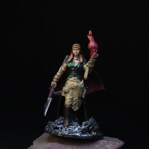 D&D Human Sorcerer, mage, wizard, Miniature, Dungeons and dragons, Hand painted, custom paint job, Wizkids Nolzur’s Marvelous Tabletop RPG