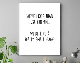 Vi är mer än bara vänner, vi är som ett riktigt litet gäng | Väggdekorationer med bästa vänner | Ladda ner och skriv ut direkt