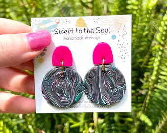 THE SWIRL | multicolored earrings | handmade polymer clay earrings | pink and black earrings | circle earrings | swirled pattern earrings