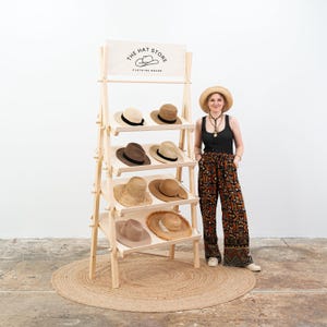 Shelving VS-07-NT with slanted shelves for shops and fairs