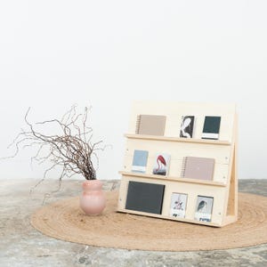 Houten displaystandaard voor notebooks VAN-02-NT, boeken, planners, kaarten in natuurlijke kleur