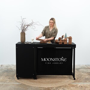 SET Vienna : comptoir portable VC-06-w-bl et table VC-04-c-w-bl de couleur noire, support de caisse, station de dégustation