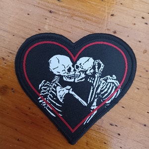 Toppa intrecciata con bacio