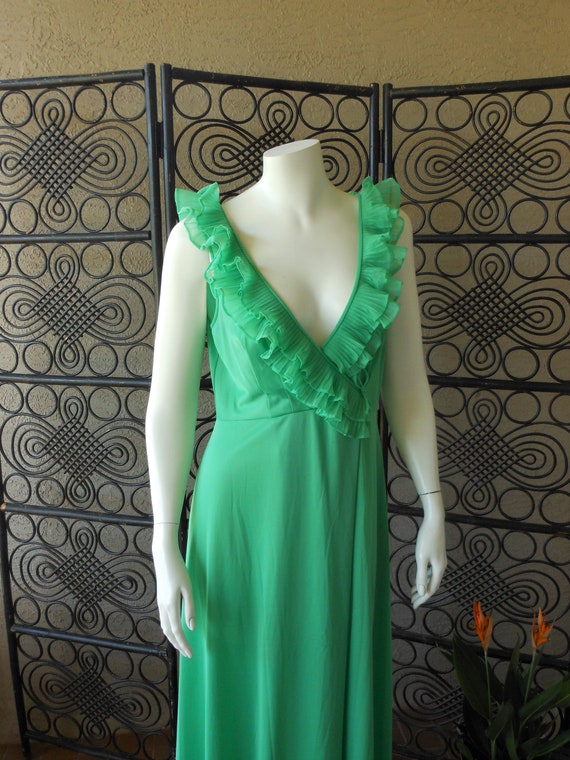 Vanity Fair Vintage 70s Crystal Pleated Ruffle Col