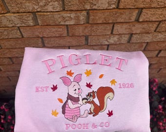 Pooh und Freunde besticktes Sweatshirt, Winnie-the-Pooh, Tigger, Ferkel, Eeyore, Cartoon Shirt, Geschenk für Freunde, Bär Shirt, Herbst Pullover