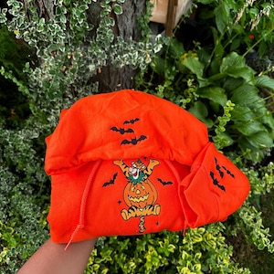 Sudadera bordada de Winnie the Pooh - Cuello redondo bordado - Sudadera personalizada - Suéter de otoño - Suéter de Halloween, Suéter de Piglet, Tigger