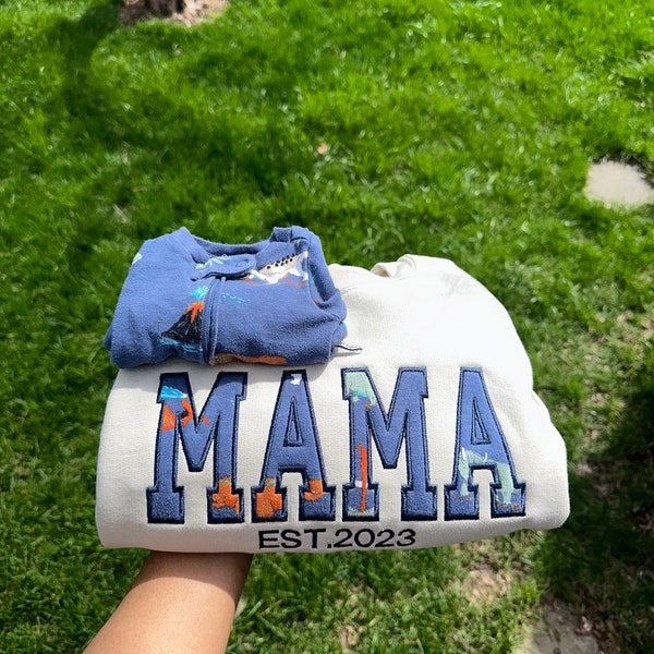 Tenue de bébé brodée avec appliques souvenir maman | Pull simple de maman, cadeau pour maman, chemise de maman personnalisée