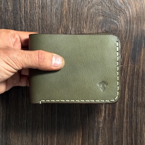Cartera clásica plegable de piel de oliva personalizada como regalo imagen 1