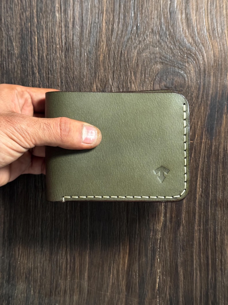 Cartera clásica plegable de piel de oliva personalizada como regalo imagen 1