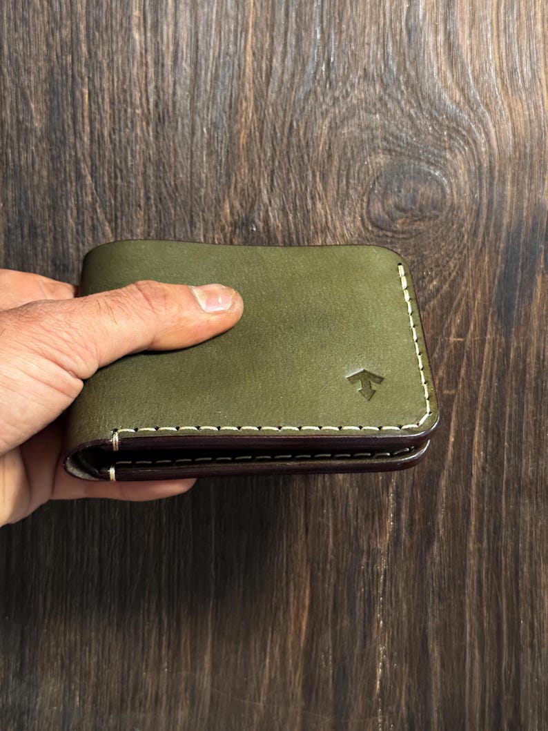 Cartera clásica plegable de piel de oliva personalizada como regalo imagen 4