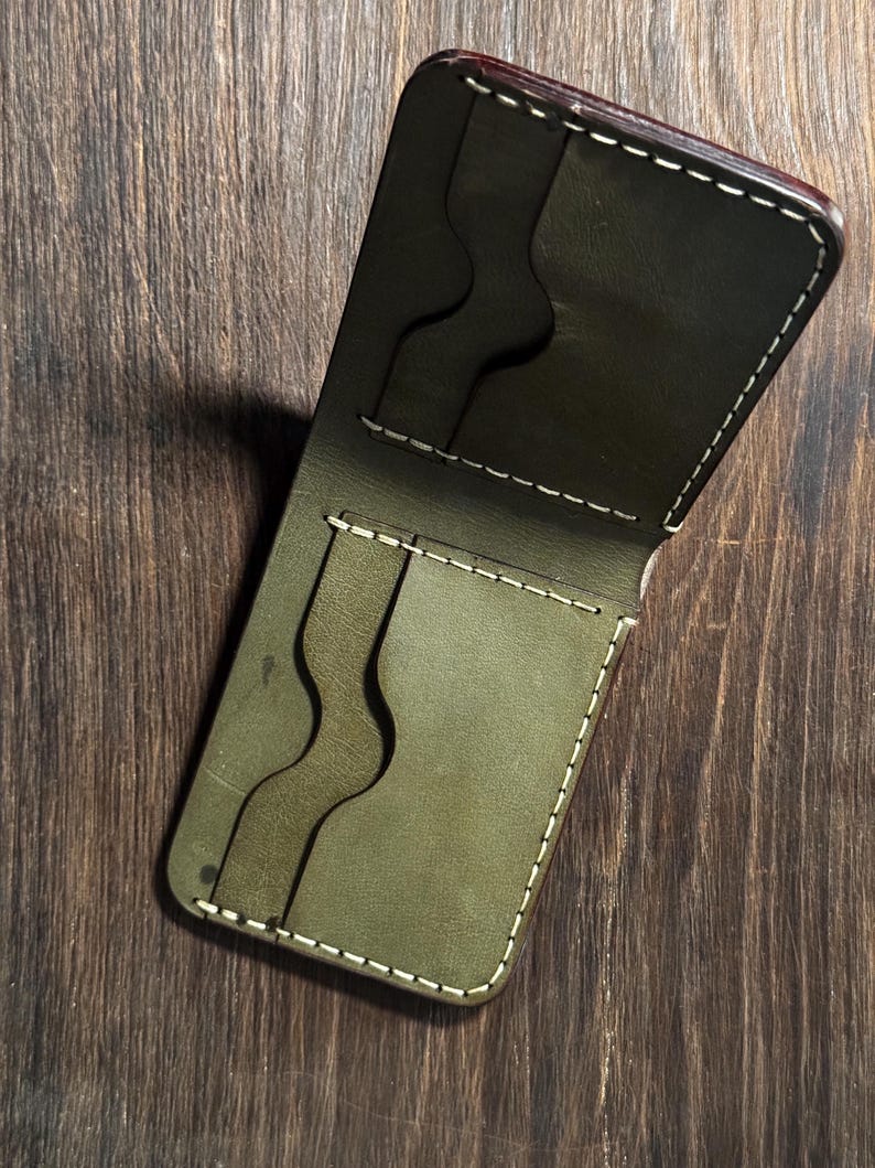 Cartera clásica plegable de piel de oliva personalizada como regalo imagen 3