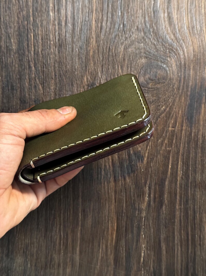 Cartera clásica plegable de piel de oliva personalizada como regalo imagen 2