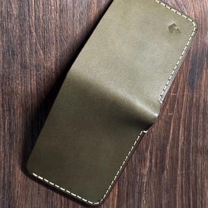 Cartera clásica plegable de piel de oliva personalizada como regalo imagen 7