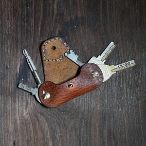 Leather key pouch for upto 8 keys