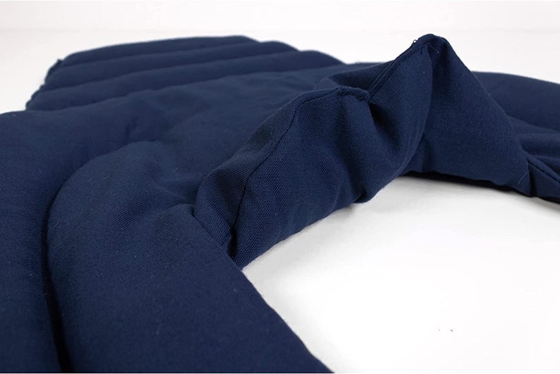 Coussin chauffant cervical maxi avec col montant et partie dorsale bleu foncé nuque épaules haut du dos Différents remplissages image 8