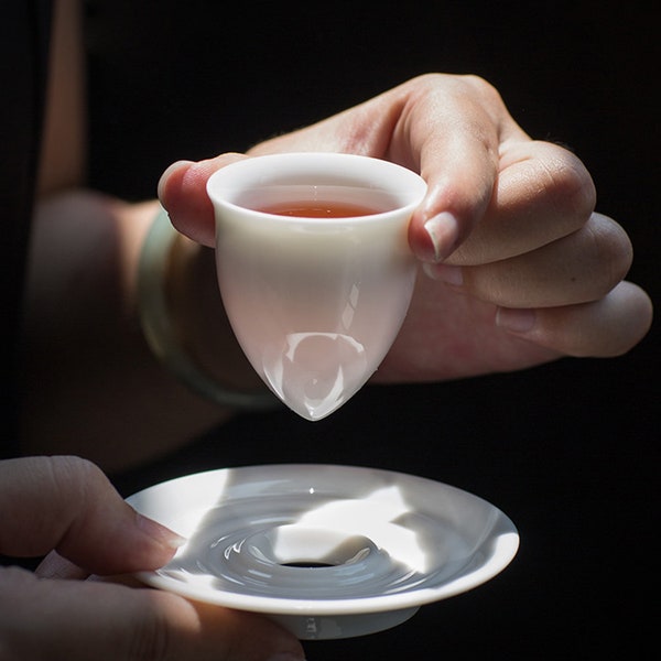 Chinese White Ceramic Funny Tea Cup with Coaster