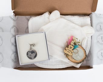 New baby gift set - baby engraved scan keyring