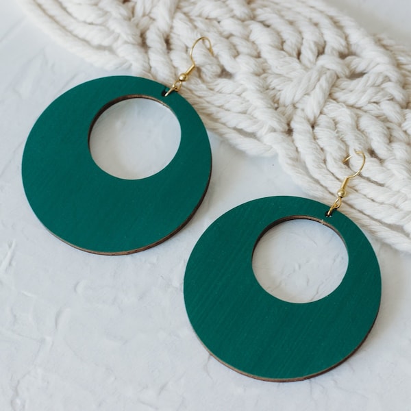 Boho style wooden earrings in round shape, emerald green creoles, gift for her, gift for women, gift for mom, birthday gift