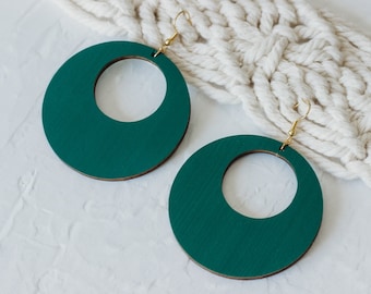 Boho style wooden earrings in round shape, emerald green creoles, gift for her, gift for women, gift for mom, birthday gift