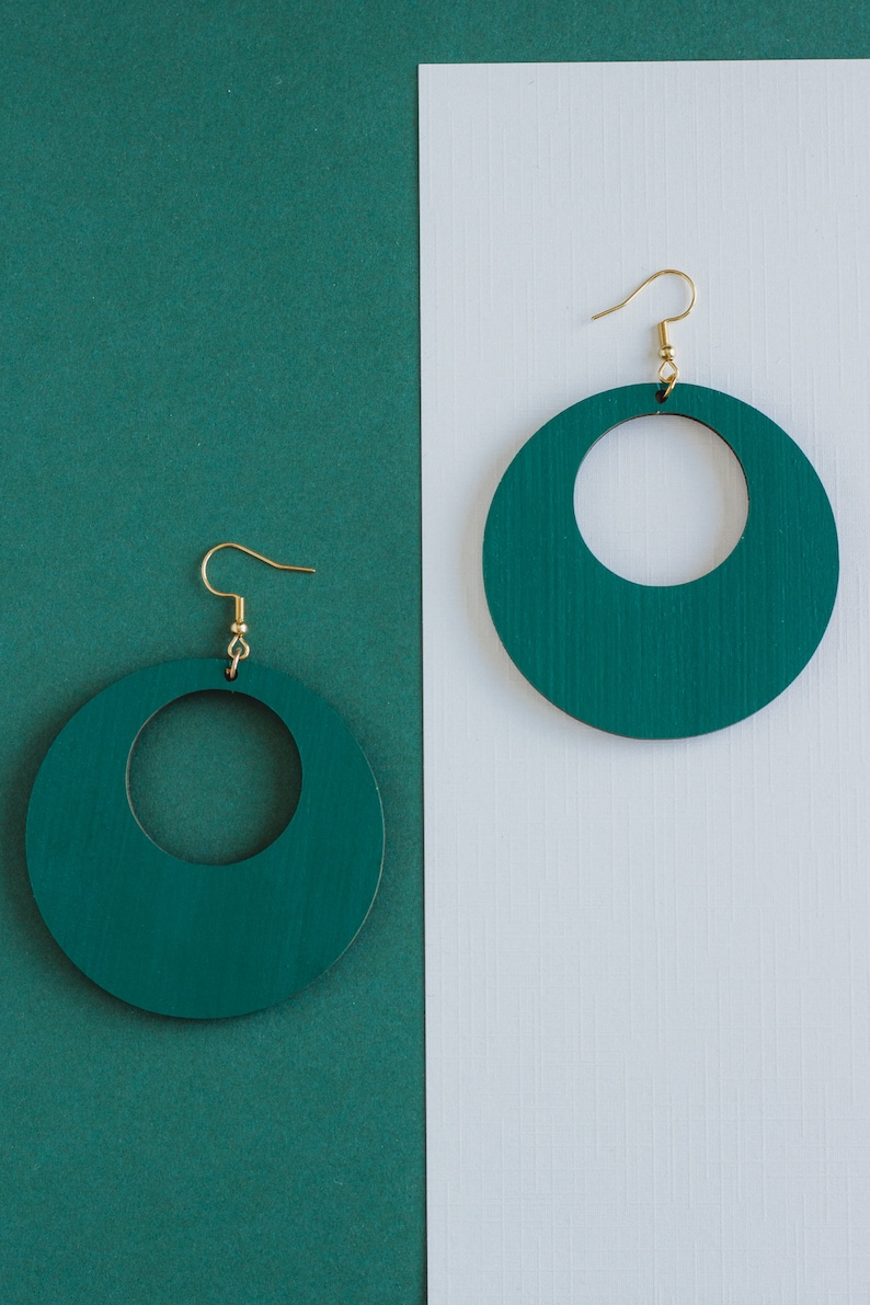Boho style wooden earrings in round shape, emerald green creoles, gift for her, gift for women, gift for mom, birthday gift image 9