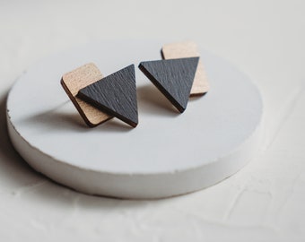 Boucles d'oreille en bois géométriques en triangle noir et rectangle doré