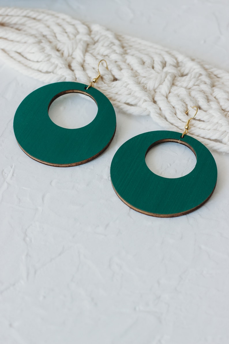 Boho style wooden earrings in round shape, emerald green creoles, gift for her, gift for women, gift for mom, birthday gift image 4