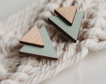 Boucles d'oreille en bois géométriques en triangle vert gris et doré
