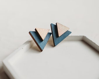 Boucles d'oreille en bois géométriques en triangle bleu et doré