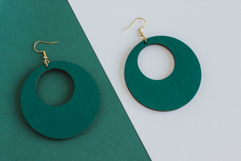 Boho style wooden earrings in round shape, emerald green creoles, gift for her, gift for women, gift for mom, birthday gift image 5