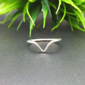 925 Sterling Silver Ring // Chevron Ring // Stacking Ring // Handmade Ring // Curved Ring // V Shaped Ring // Gift For Her // Dainty Ring //