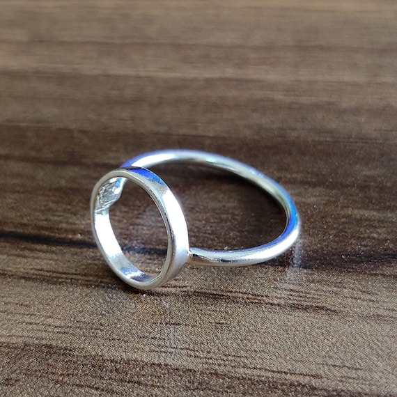 Center Round Apatite Smooth Band Ring Center Round Apatite Smooth Band Ring