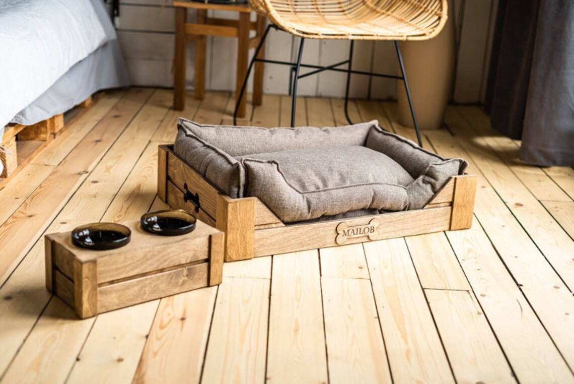 Lit En Bois Pour Chien Ensemble lit de chien en bois avec matelas et station | Etsy