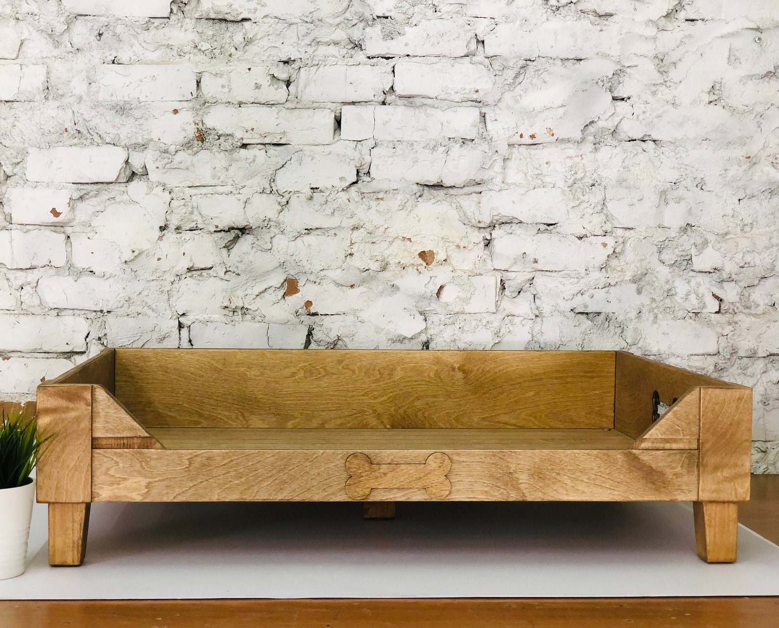 customizable-raised-wooden-dog-bed-mid-century-modern-elevated-pet