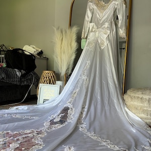 Vintage Satin Wedding Dress with Long Lace Train – Gold Embroidery Bridal Gown – Elegant Long Sleeve 70s Wedding Gown – Size 10