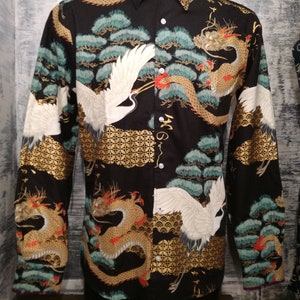 Kraniche und Drache Button Up Slim Fit Tailliertes Herrenhemd