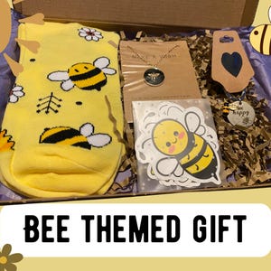 Bee Lover Gift Box Set – Self Care Letterbox Gift, Bee Birthday Gifts for Women, Nature Lover Hamper for Girls, Bee-Themed Accessories