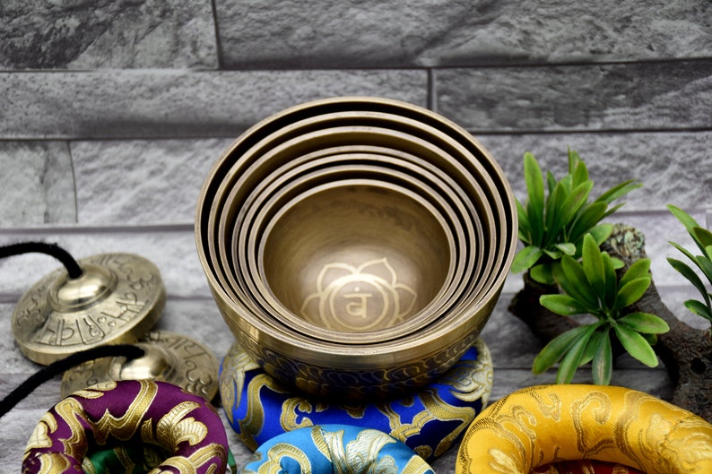 Natural Singing bowl set of 7 Tibetan singing bowls healing set Meditation yoga sound baths Seven chakra Bowls image 6